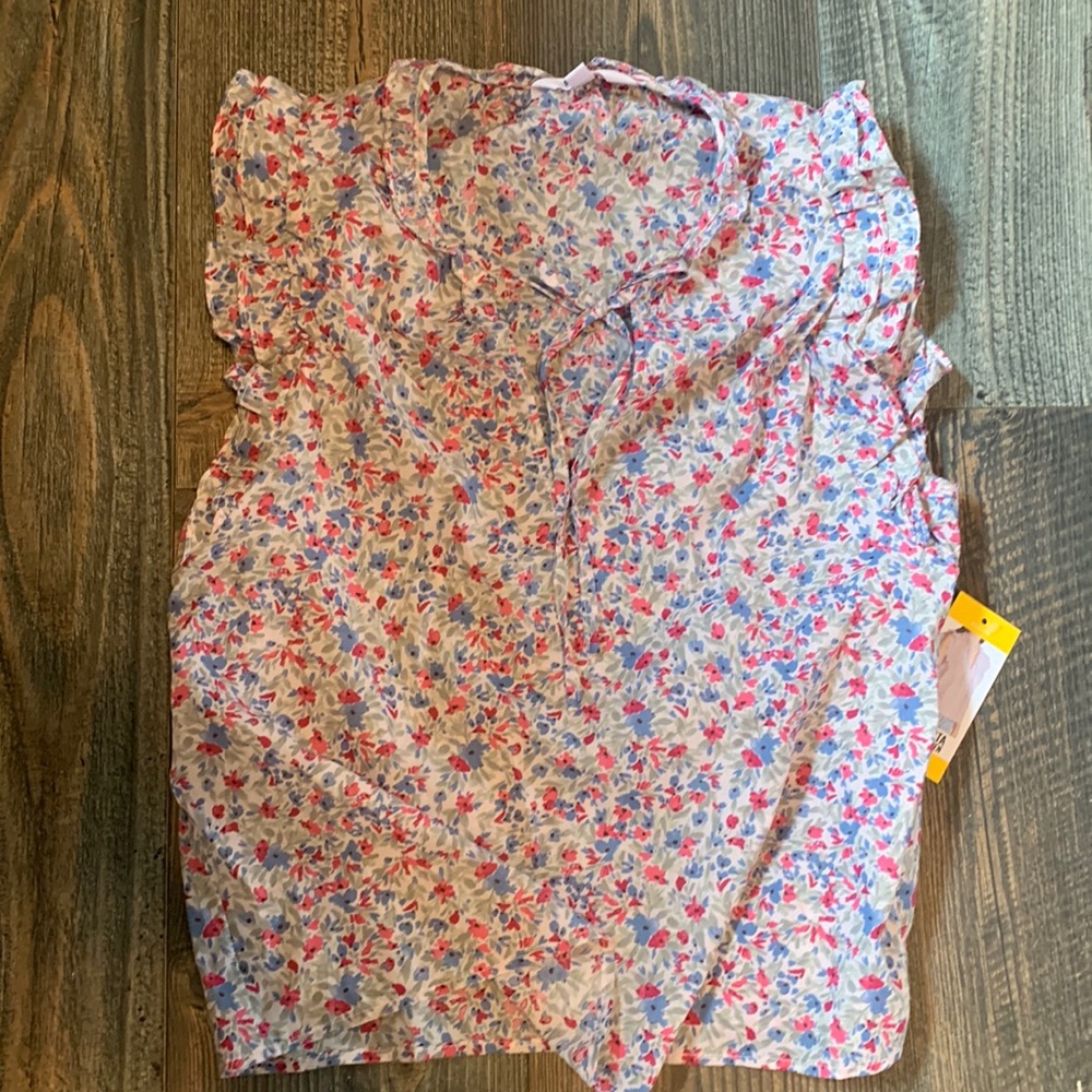 NWT BB Dakota Steve Madden Floral Sleeveless Blouse